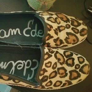 Leopard print calf hair shoes